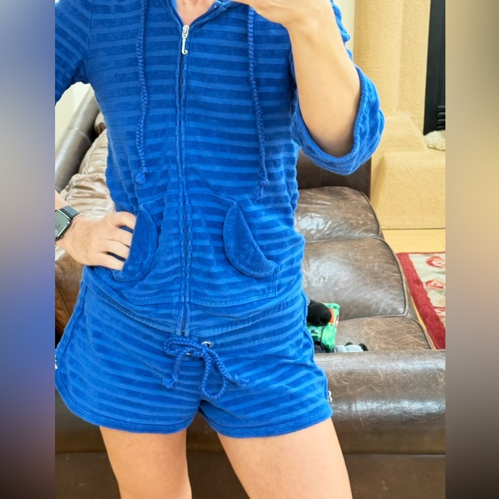 Juicy Couture short set - Picture 9 of 9
